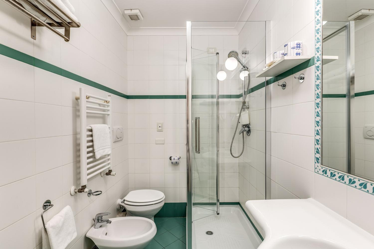 Bathroom 3, Aurelius Ponte Sant'Angelo Rooms - Self Check-in, Rome