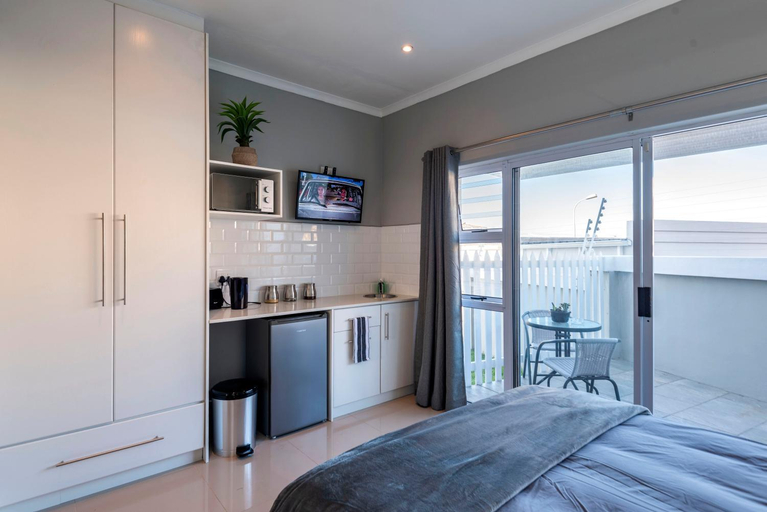 Others 2, Harbour Cottages, Humewood, Nelson Mandela Bay