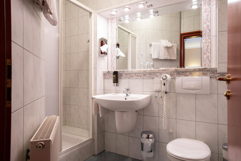 Bathroom 2, Aparthotel Hohenzollern, Bad Kissingen