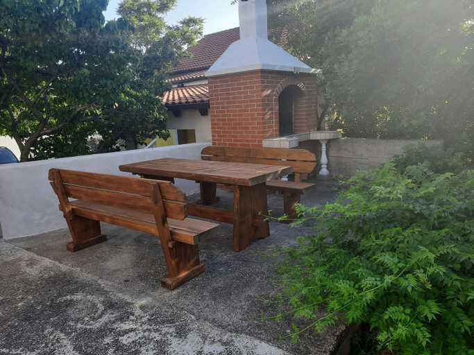 Others 3, Apartments M&B, Senj