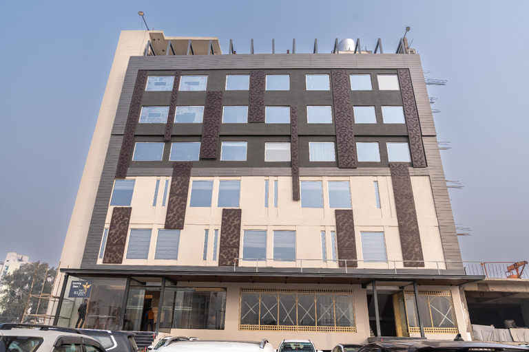Others 4, The Kleo Hotel, Sahibzada Ajit Singh Nagar