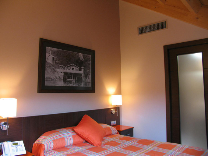 Others 5, Hotel Rolle, Lugo