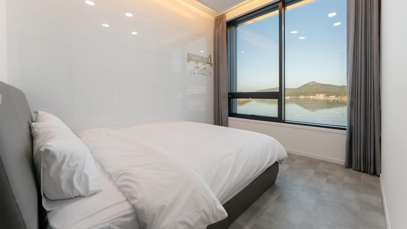 Bedroom 3, Yeosu Tori Pool Villa, Yeosu