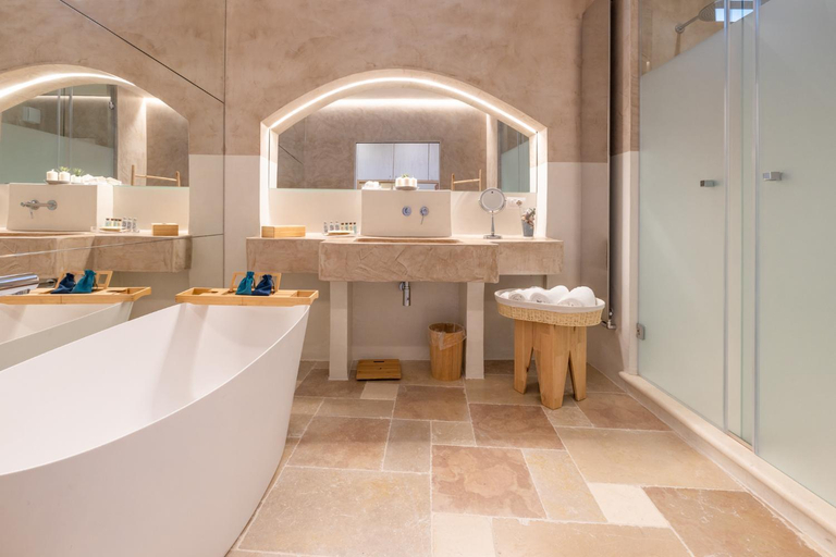 Others 4, Mayrym Suite, Bari