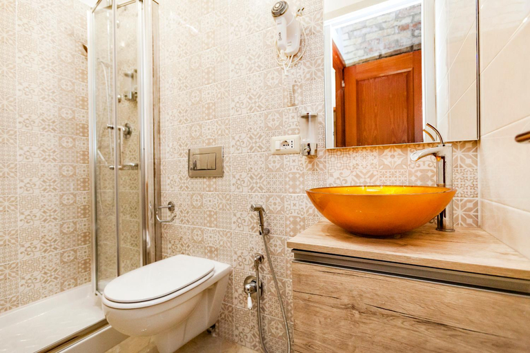 Bathroom 3, Stop Colosseo, Rome