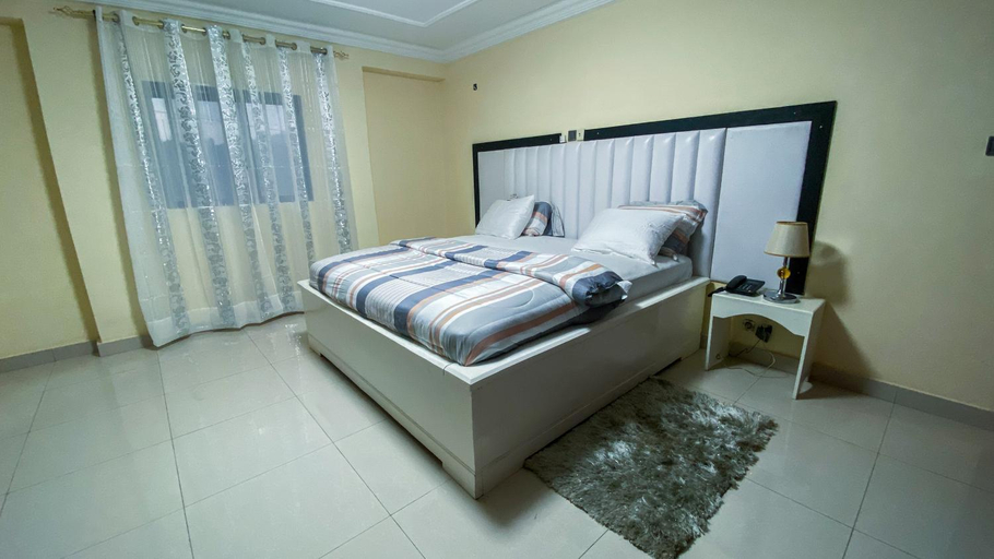 Others 4, Helen Hotel, Mfoundi