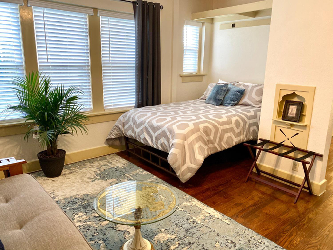 Bright OKC Midtown Studio-Coolest neighborhood, Oklahoma