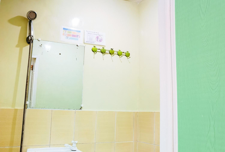 Bathroom, RedDoorz @ D128 Lodge Cagayan Valley, Tuguegarao City
