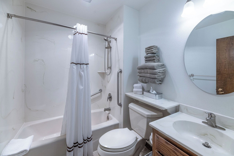 Bathroom 4, Pend Oreille Shores Resort, Bonner
