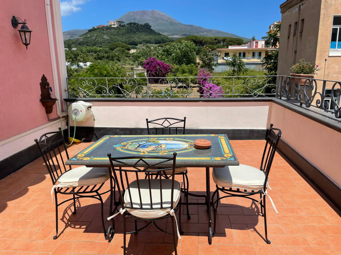Others 4, Villa Aura, Napoli