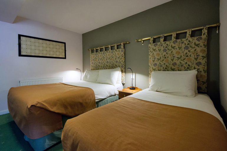Bedroom 3, Station Hotel, Highland