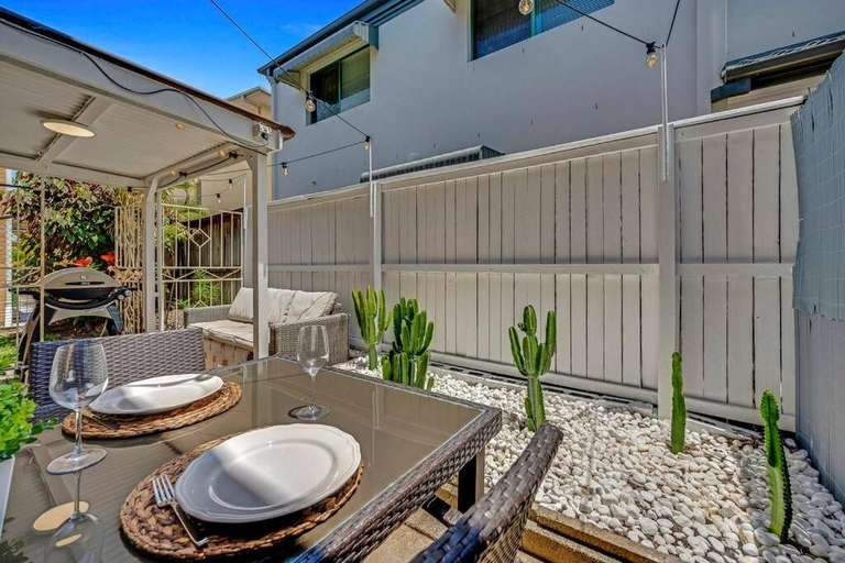 3, PALMA - Couples Beach Shack!, Gold Coast