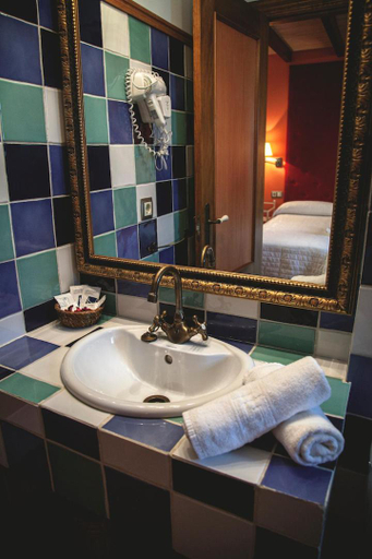 Bathroom 2, Posada Cicero, Cantabria