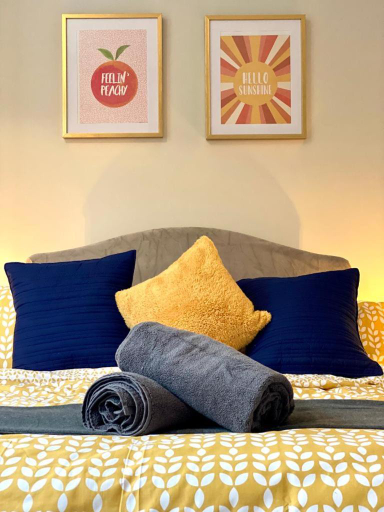 Funky Stylish Apartment! - 5 Minute Walk to the Best Beach! - Great Location - Parking - Fast WiFi -, Poole