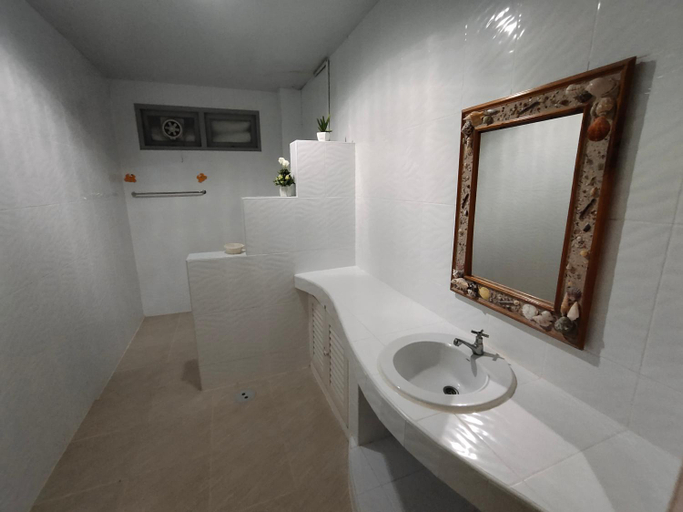Bathroom 5, ฟ้าทะลายโจรรีสอร์ท, Muang Prachuap Khiri Khan