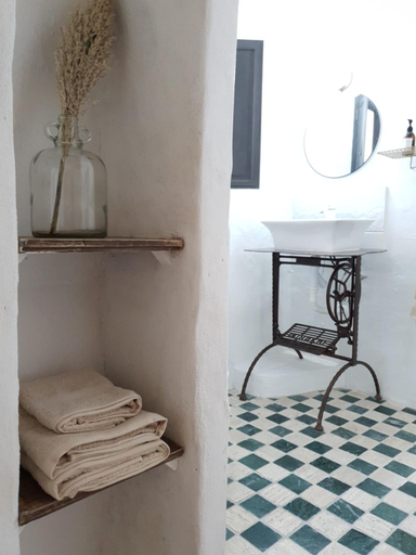 Others 4, Casa Maroma, Málaga