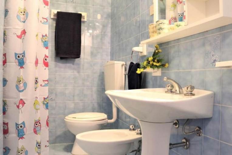 Bathroom 3, Magnificent Apartment Near the Sea - Beach Place Included, Venezia