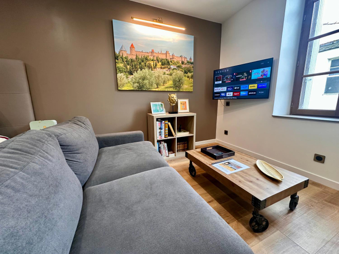 Shared lounge/TV area 3, Les appartements du Palais, Aude