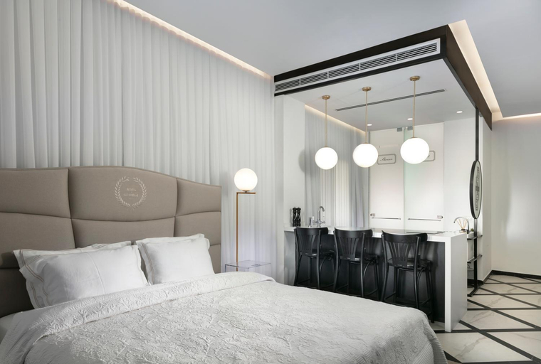Bedroom 4, King George Suites