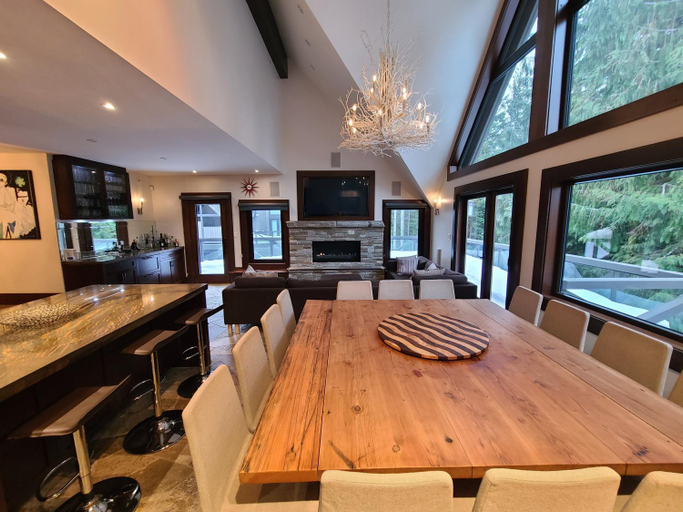 Food & Drinks, Luxury Ski-in / Ski-out home on Blackcomb, Squamish-Lillooet
