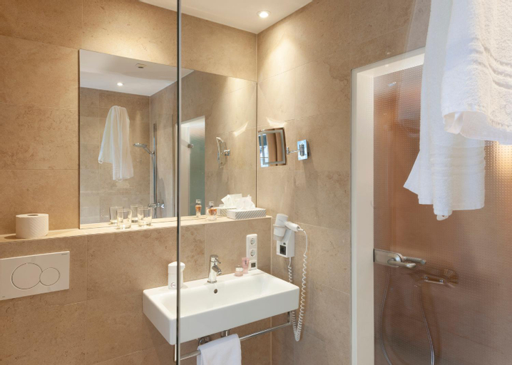 Bathroom 10