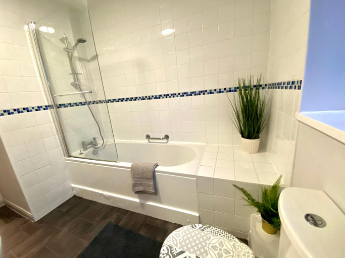 Bathroom 10