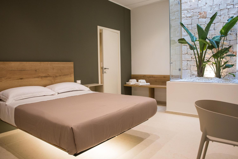 Others 4, YOUR HOUSE ROOMS 3, Bari