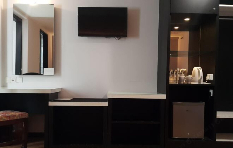 Bathroom 25