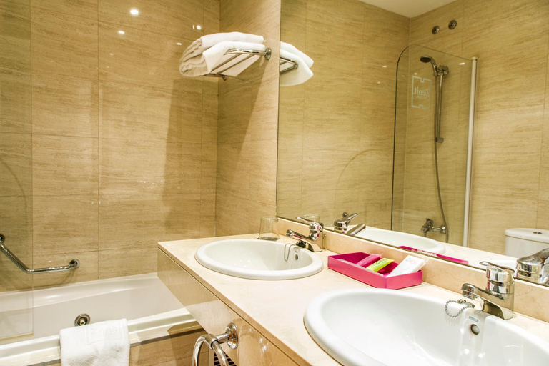 Bathroom 3, Hotel Zenit Logrono, La Rioja