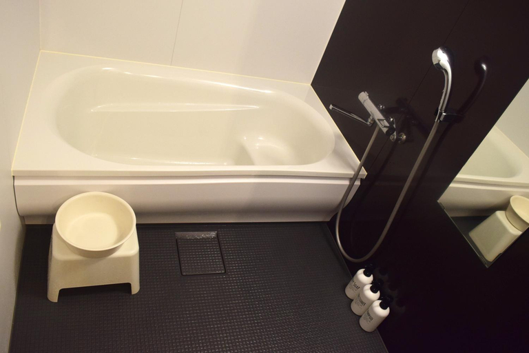 Bathroom 3, Golden Mile Apartment, Amami