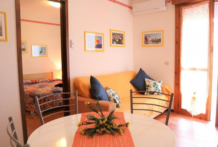 Bedroom 2, Superb Apartment with Sea View - Including Beach Place, Venezia