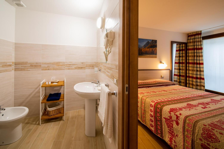 Bathroom, Chambres d'hotel a Rosy, Aosta