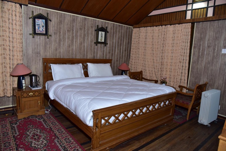 Bedroom 2, Snow King Retreat & Revolving Restaurant ,Cottages, Huts, Villas - Fagu Hill Top Kufri Shimla, Shimla