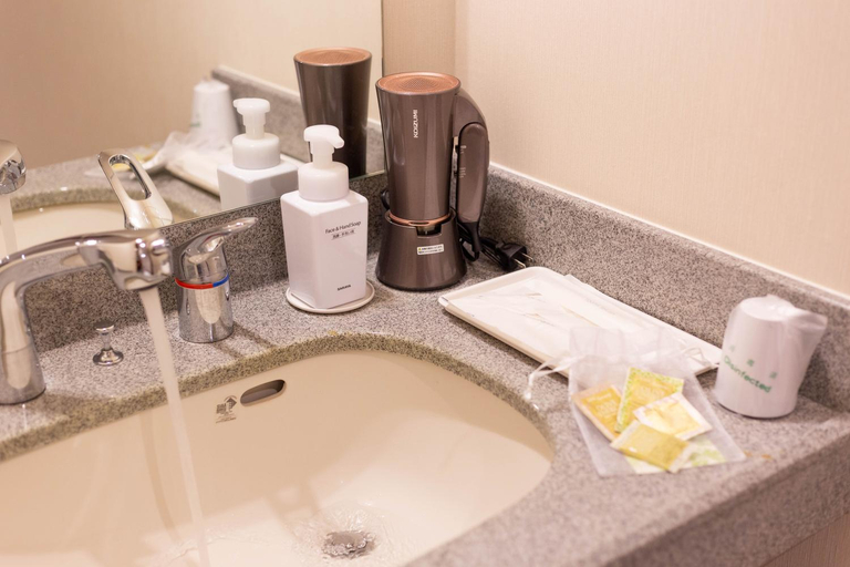 Bathroom, Nami No Ue Crystal Hotel, Naha
