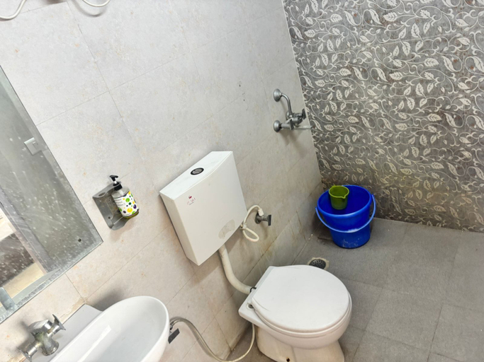 Bathroom 3, Hotel Prince Inn By DSY Hospitality, Gautam Buddha Nagar