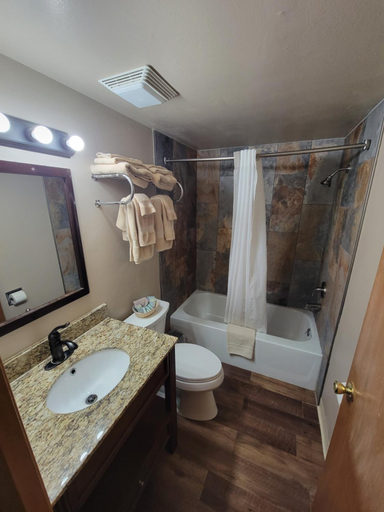 Bathroom, The Hulett Motel, Crook