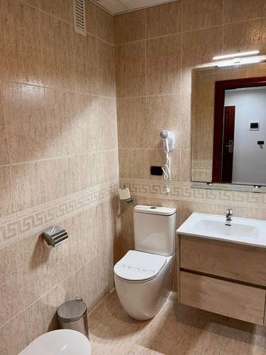 Bathroom 3, Alda Malvasia, La Rioja
