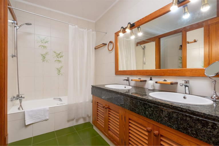 Bathroom 2, NEW! Villa CAN PERE VELL for 10 people with pool and panoramic views, Baleares