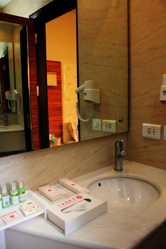 Bathroom 4, Hotel Ivory 32, Delhi