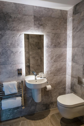 Bathroom 5, Lochside House Hotel and Spa, East Ayrshire