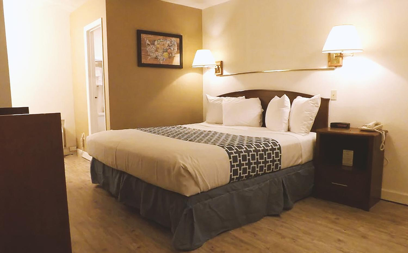 Bedroom 3, Coratel Inn & Suites By Jasper McCook, Red Willow
