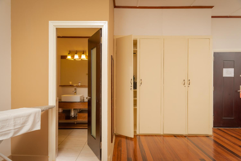 Bathroom 2, Herdmanston Lodge Hotel, City of Georgetown