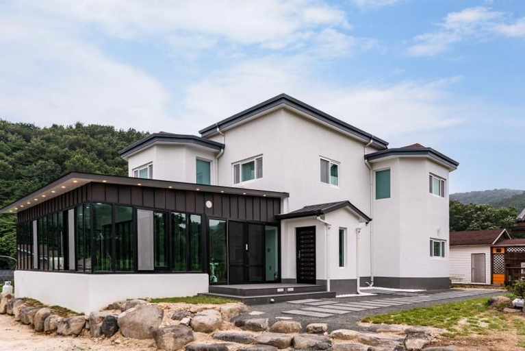 Exterior & Views, Gyeongju Stay 297 Pool Villa, Gyeongju