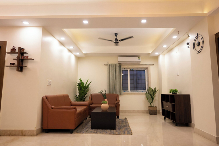 Others 5, LAKESIDE SUITES, Kolkata