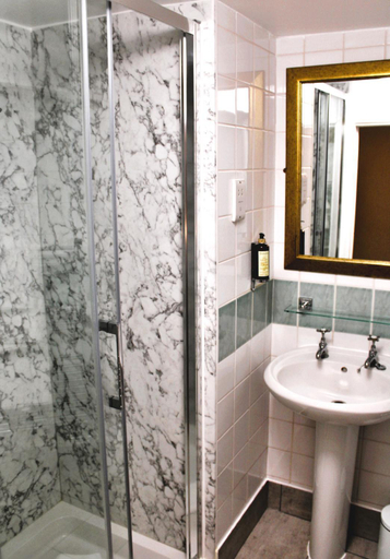 Bathroom 4, Victoria Square Hotel, Bristol