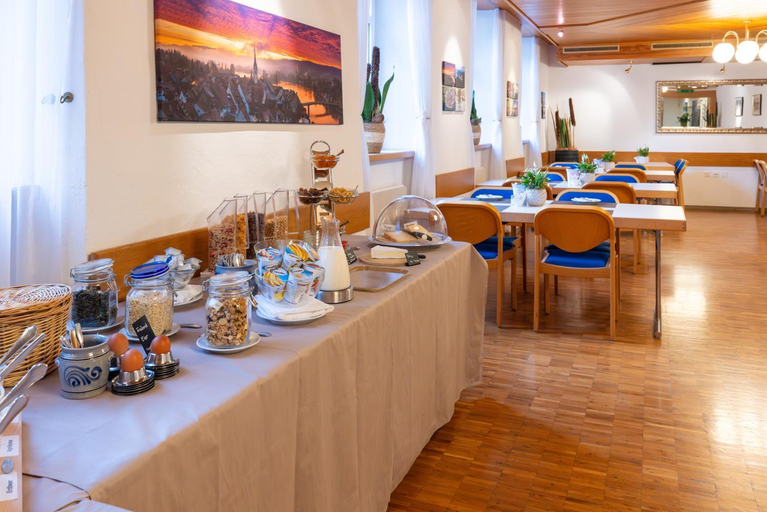Food & Drinks 4, Hotel Adler, Stein