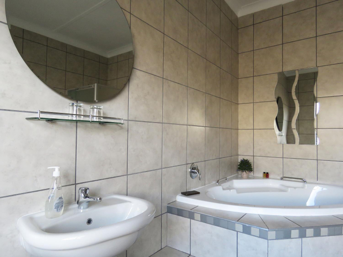 Bathroom 3, Andante Guesthouse Klerksdorp, Dr Kenneth Kaunda