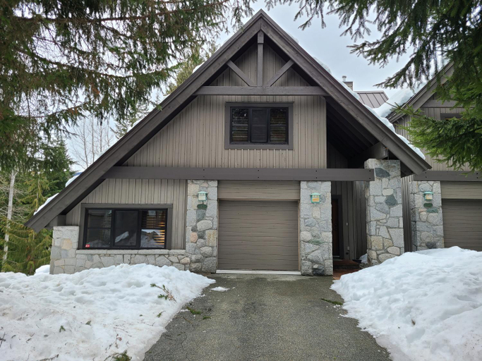 Exterior & Views 1, Luxury Ski-in / Ski-out home on Blackcomb, Squamish-Lillooet