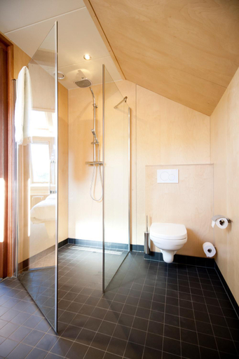 Bathroom 3, Bed & Coffee Skilleplaatsje, Texel