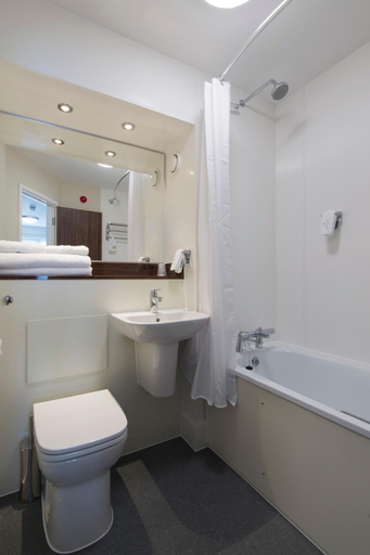 Bathroom 2, Kings Chamber by Marston's Inns, Doncaster